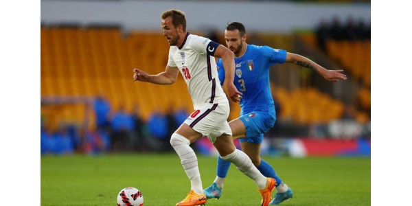 Italien er fortsat ubesejret, og England vinder ikke